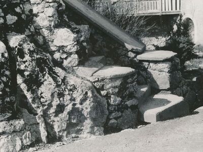 Ozalj - Stari grad, stepenice iz dvorišta na terasu