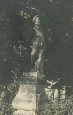 Oroslavje - Dvorac Oroslavje Donje, park, kip