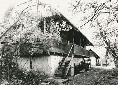 Brlog Ozaljski (Kamanje) - Tradicijska kuća, dulje i uže pročelje