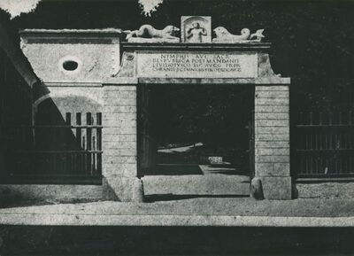 Varaždinske Toplice - ulaz u park, latinski natpis