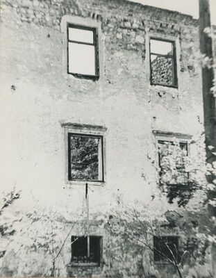 Ivanec - Stari grad, zapadno pročelje, južni ugao, prozori