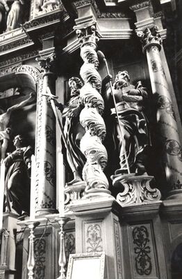 Križ - Župna crkva sv. Križa, detalj glavnog oltara