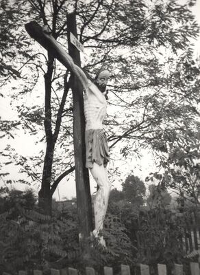 Lasinja - Raspelo na raskršću u blizini mjesta