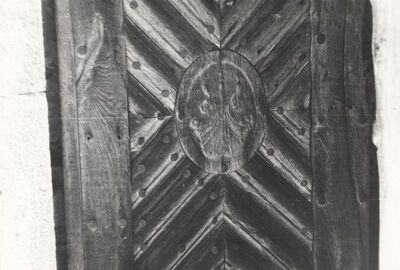 Brlog Ozaljski (Kamanje) - Stari grad, detalj ulaznih vrata