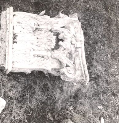 Januševec - Dvorac Januševec, kapitel sa istočnog pročelja